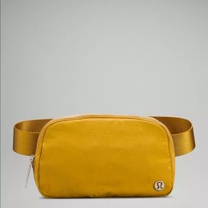 Lululemon Everywhere Belt Bag